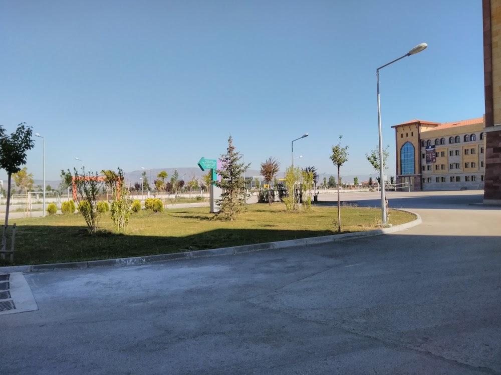 Çorum Belediyesi Prof. Dr. Hayreddin Karaman Kız Anadolu İmam Hatip Lisesi Fotoğrafları 2