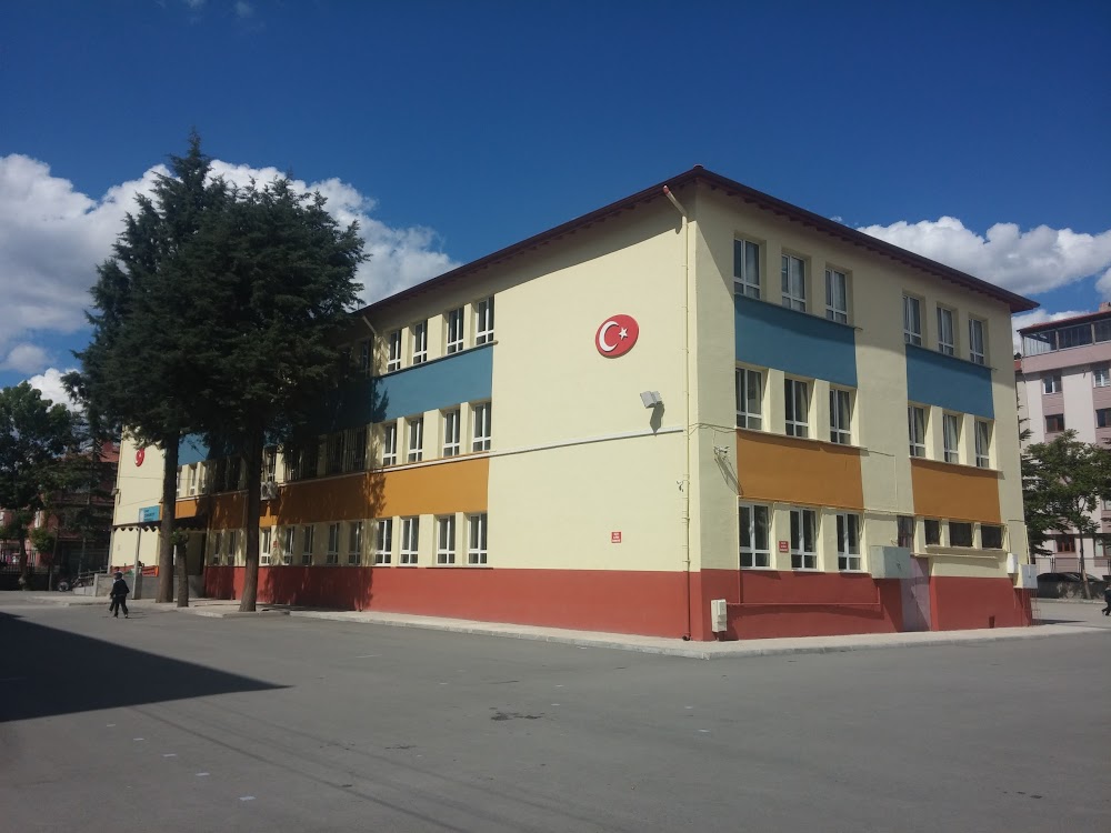 Çorum Cumhuriyet Ortaokulu kampüs fotoğrafı