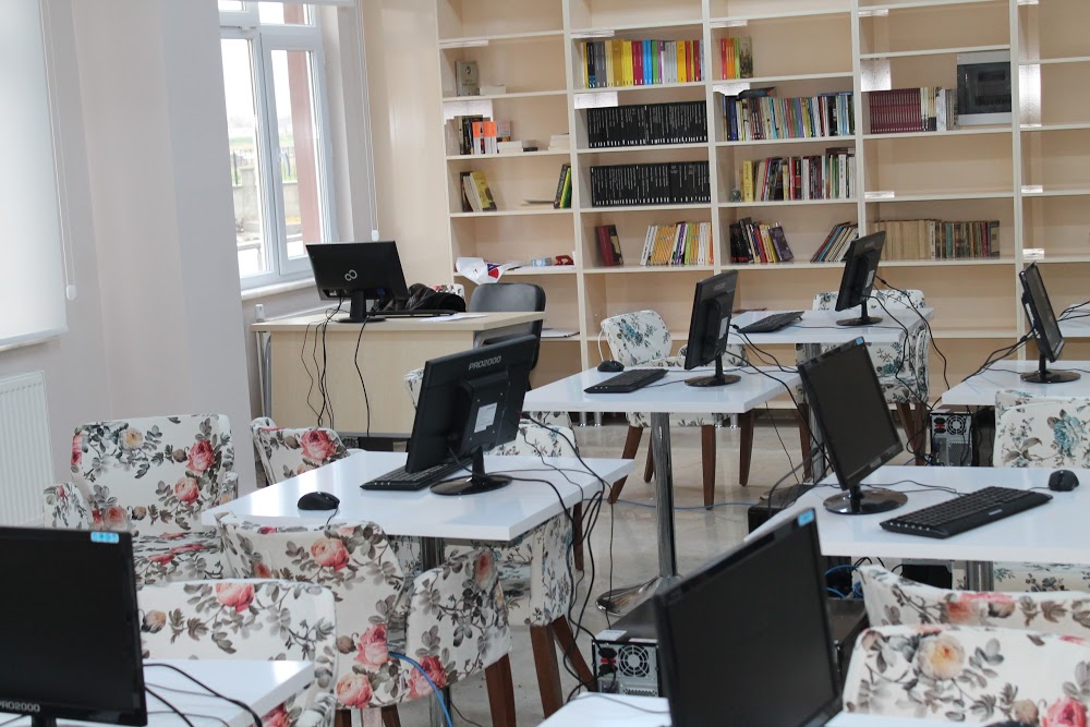 Özejder Sosyal Bilimler Lisesi kampüs fotoğrafı