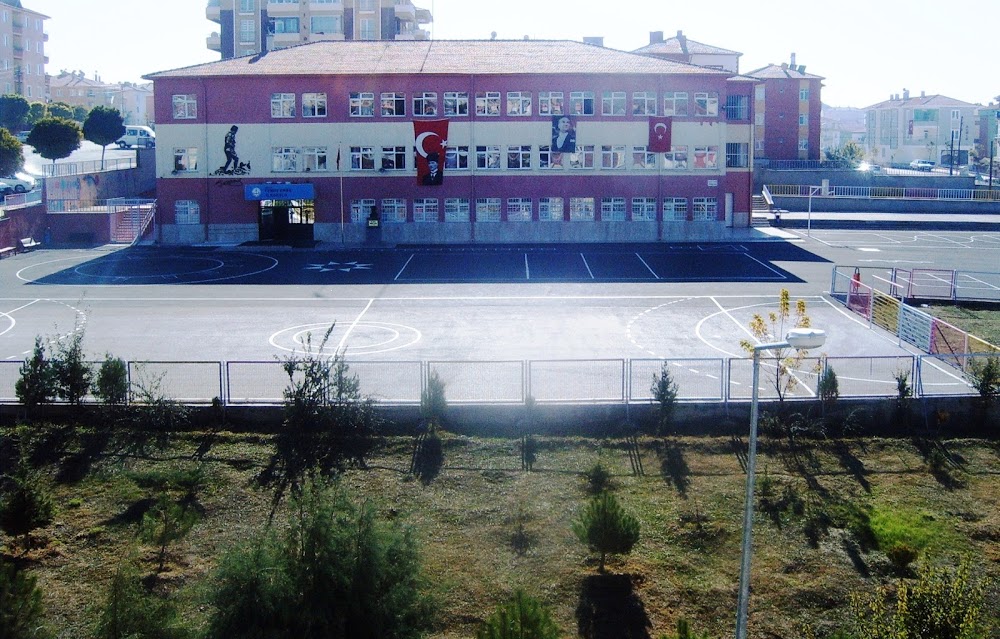 Kargı Yunus Emre İlkokulu kampüs fotoğrafı