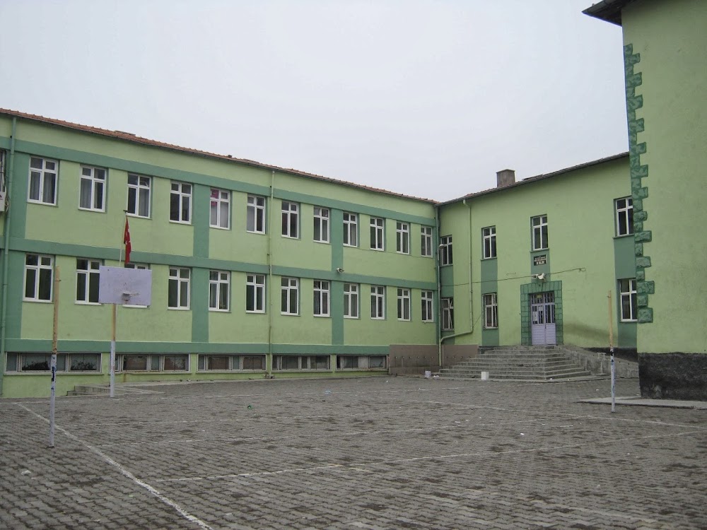 Ebusuud Efendi Ortaokulu kampüs fotoğrafı