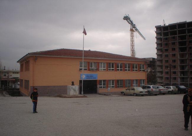 Yenimahalle Dede Korkut İlkokulu kampüs fotoğrafı
