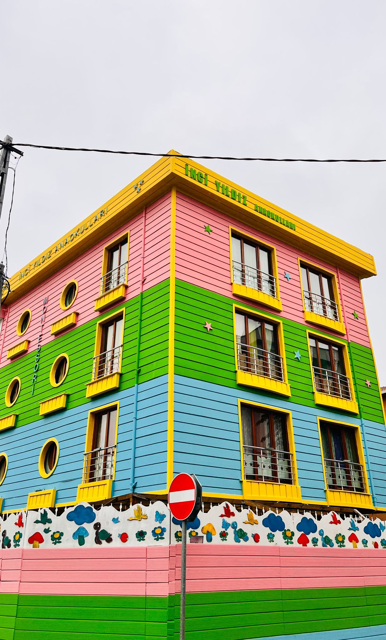 ŞERİFALİ İNCİ YILDIZ MONTESSORİ ANAOKULU  Anaokulu Logosu