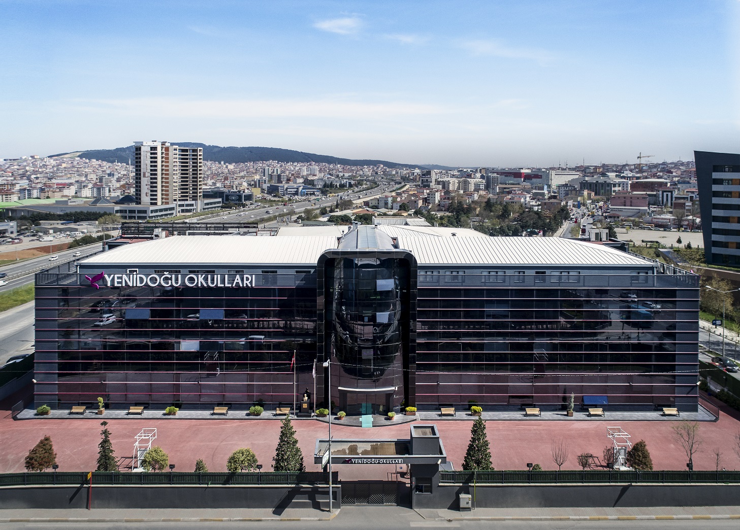 Yenidoğu Okulları kampüs fotoğrafı