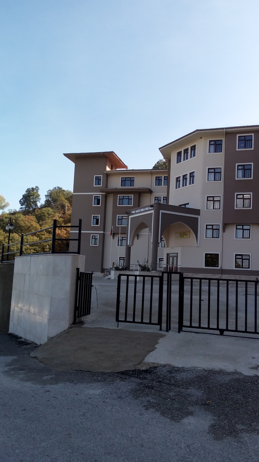 Ahmet Nazif Zorlu Fen Lisesi kampüs fotoğrafı