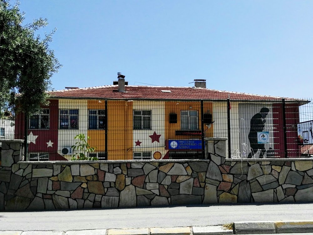 Adil Demireren Mustafa Musoğlu İlkokulu Fotoğrafları 1