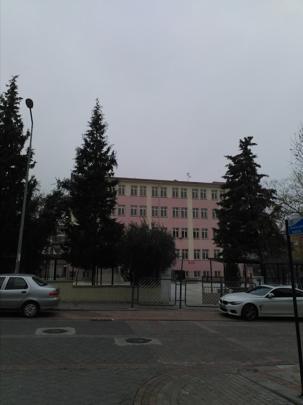 Lütfi Ege Ortaokulu Fotoğrafları 3