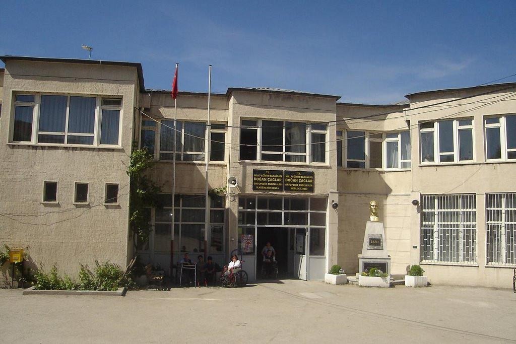 Doğan Çağlar Ortopedik Engelliler İlkokulu kampüs fotoğrafı