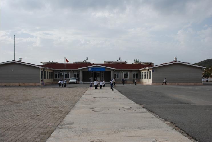 Seferihisar Düzce İlkokulu kampüs fotoğrafı