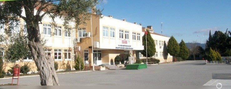 Doktor Cavit Özyeğin Ortaokulu kampüs fotoğrafı