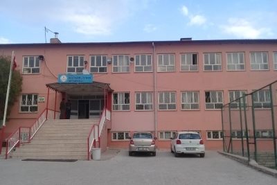 Gazi Kamil Ayhan Ortaokulu fotoğraf 1