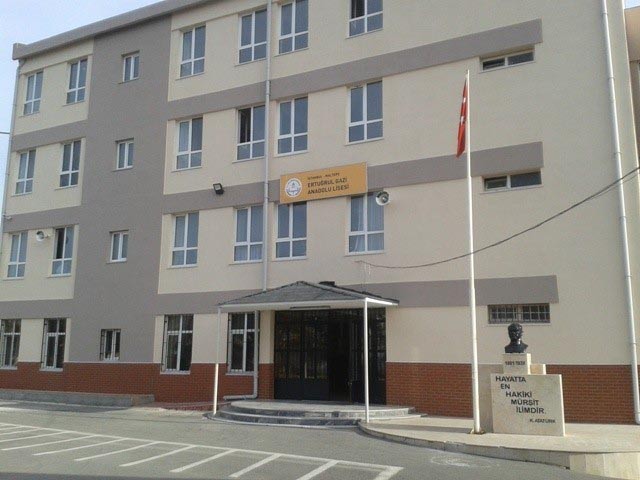 Maltepe Ertuğrul Gazi Anadolu Lisesi kampüs fotoğrafı