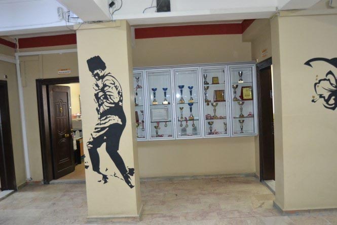 Esenler Kız Teknik Ve Meslek Lisesi kampüs fotoğrafı