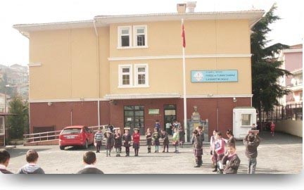Gündoğdu Nene Hatun Ortaokulu kampüs fotoğrafı