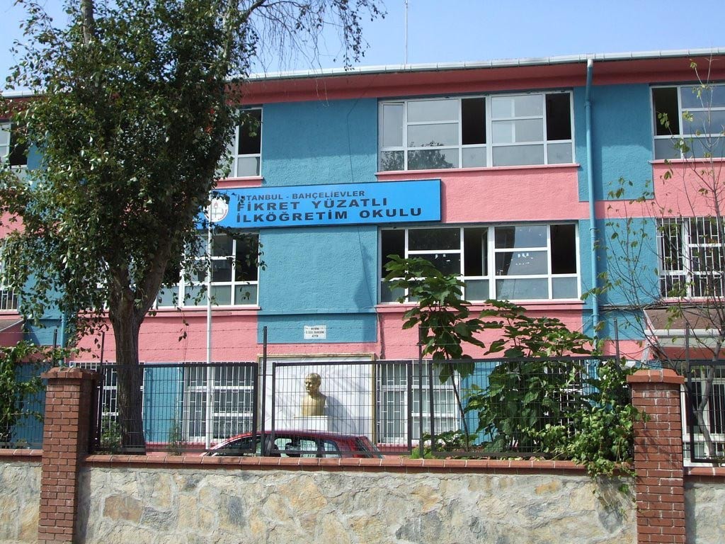 Fikret Yüzatlı İlkokulu kampüs fotoğrafı