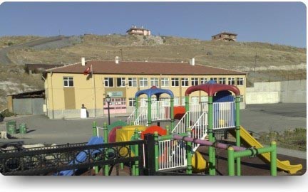 Fikri İnal İlkokulu kampüs fotoğrafı
