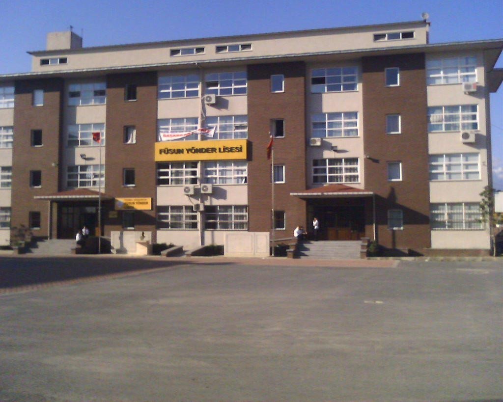 Füsun Yönder Anadolu Lisesi kampüs fotoğrafı