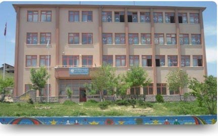 Gökçehöyük Ortaokulu kampüs fotoğrafı