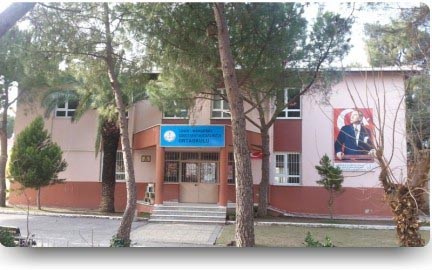 Görece Şehit Mustafa Mutlu Ortaokulu kampüs fotoğrafı