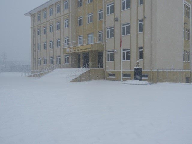 Güç Kardeşler Anadolu Lisesi kampüs fotoğrafı