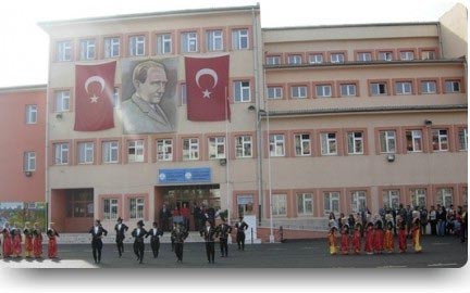Güzelkent Ortaokulu kampüs fotoğrafı
