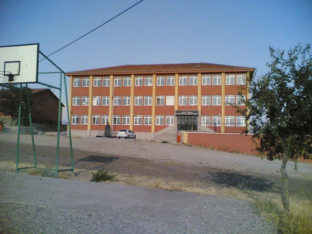 Altıpınar Ortaokulu kampüs fotoğrafı