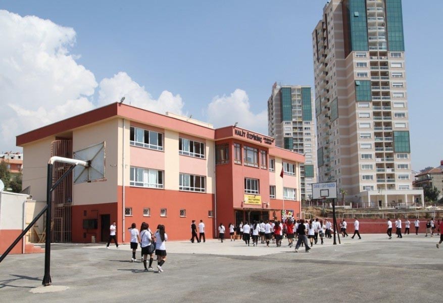 Halit Özpirinç Anadolu Lisesi kampüs fotoğrafı