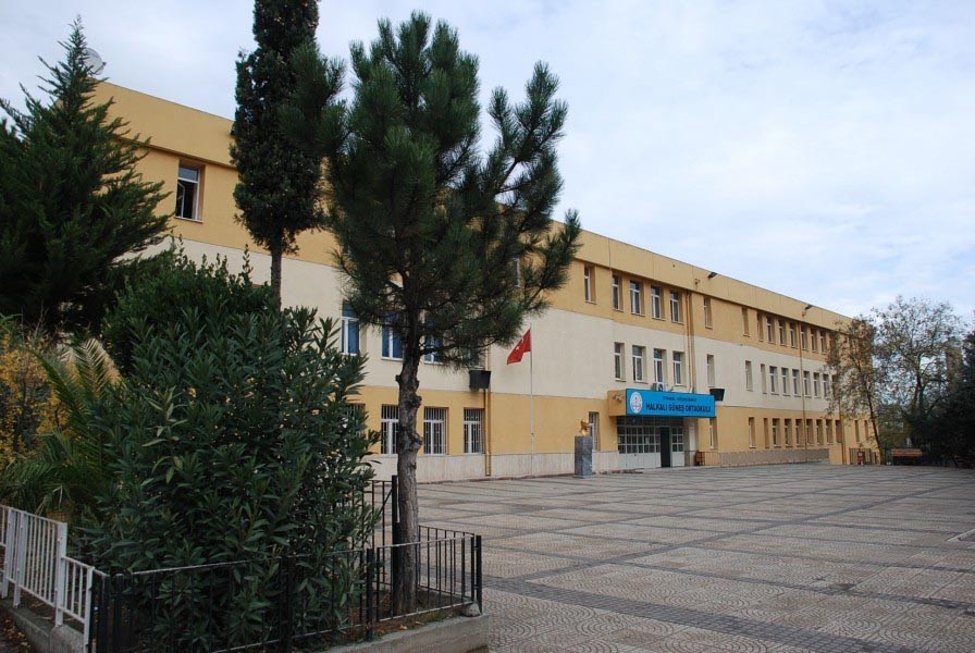 Halkalı Güneş Ortaokulu kampüs fotoğrafı