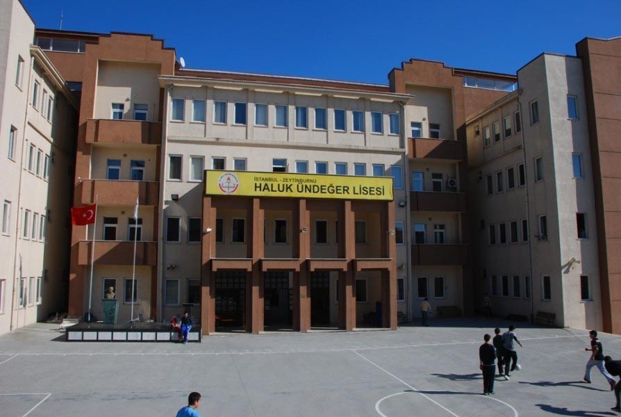 Haluk Ündeğer Anadolu Lisesi kampüs fotoğrafı