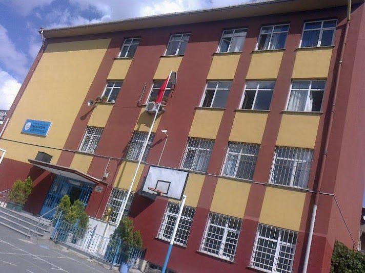 Kağıthane Harmantepe İlkokulu kampüs fotoğrafı