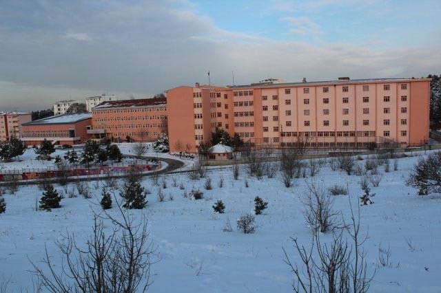 Hasan Ali Yücel Anadolu Öğretmen Lisesi kampüs fotoğrafı