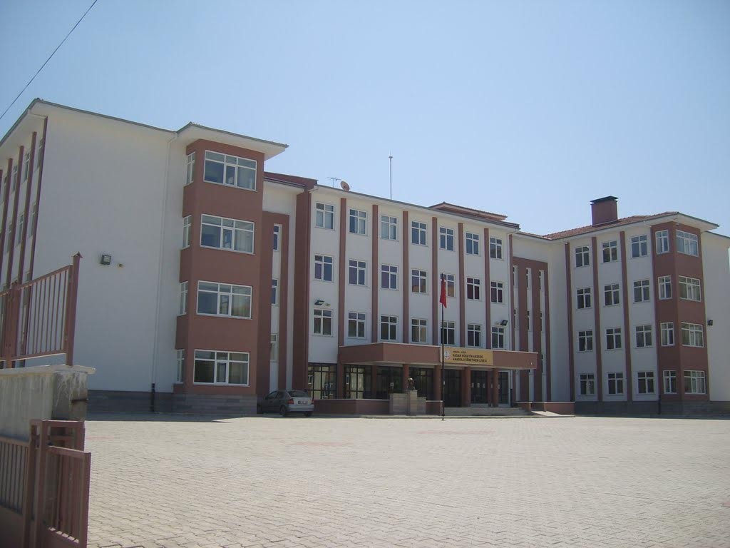 Hasan Hüseyin Akdede Fen Lisesi kampüs fotoğrafı