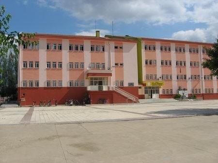 Hulusi Uçaçelik Anadolu Lisesi kampüs fotoğrafı