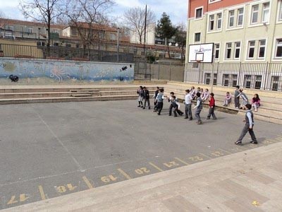 Hüseyin Avni Kurşun Ortaokulu kampüs fotoğrafı