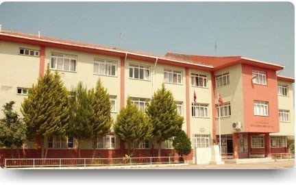 İhsan Çelikten Ortaokulu kampüs fotoğrafı