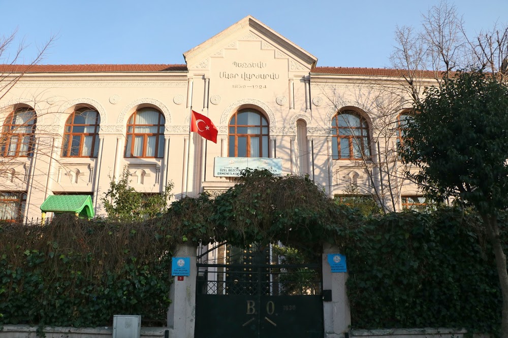 Özel Bezciyan Ermeni Ortaokulu Fotoğrafları 1