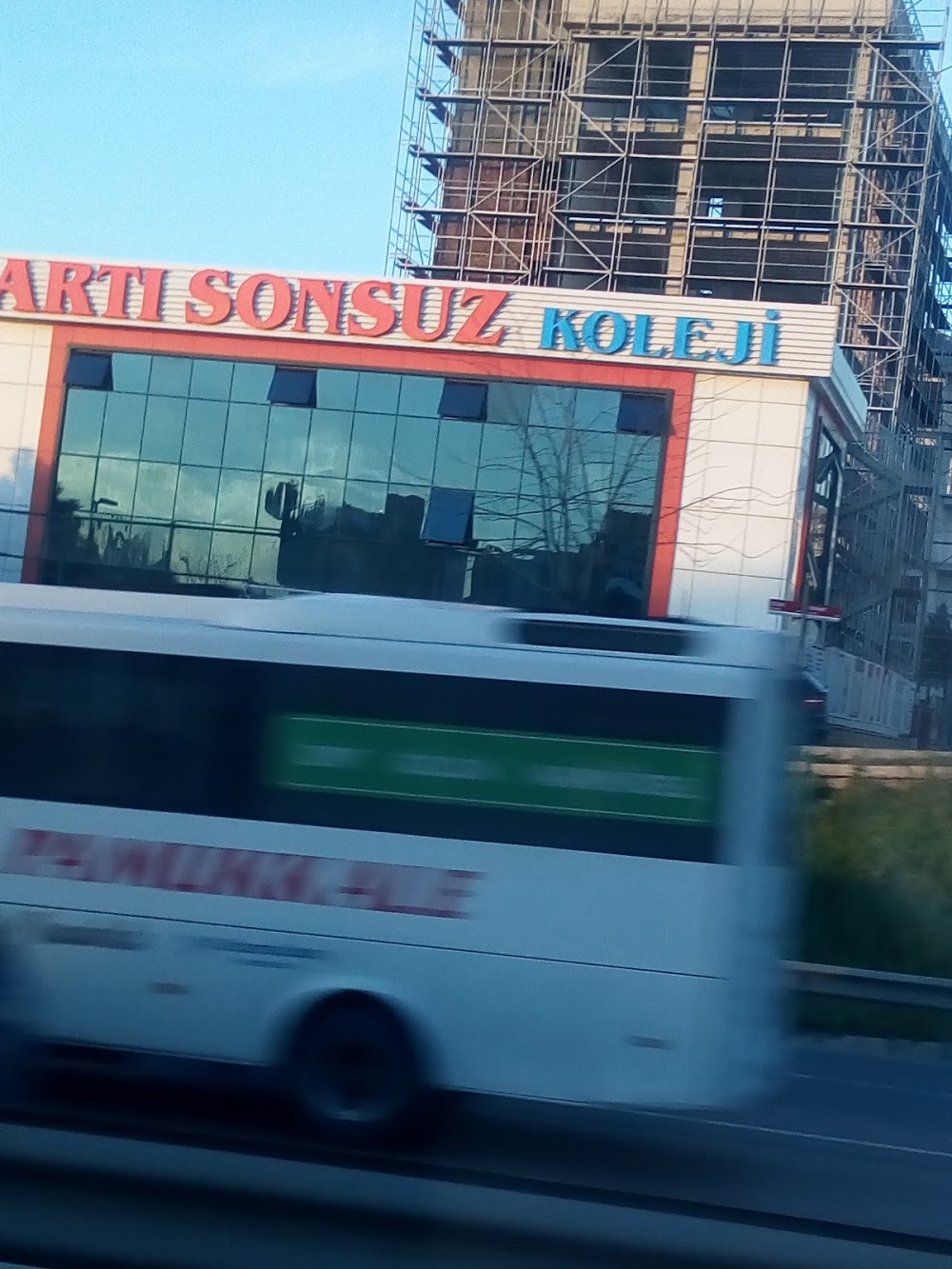 Özel Artı Sonsuz Koleji Ortaokulu Fotoğrafları 1