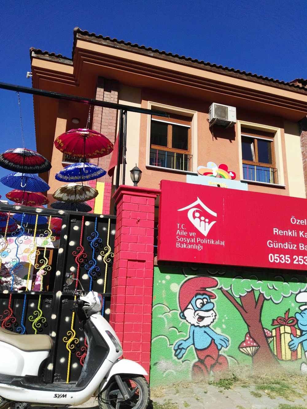 Özel Renkli Kalpler Gündüz Bakımevi Fotoğrafları 1