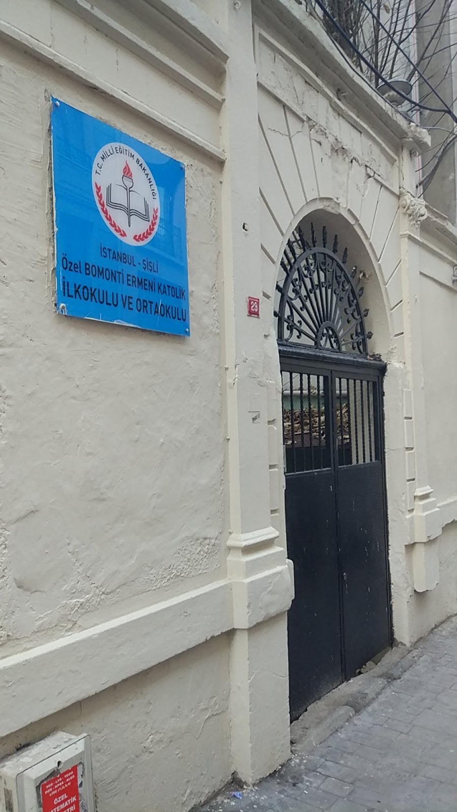 Özel Bomoti Ermeni Katolik Ortaokulu Fotoğrafları 1