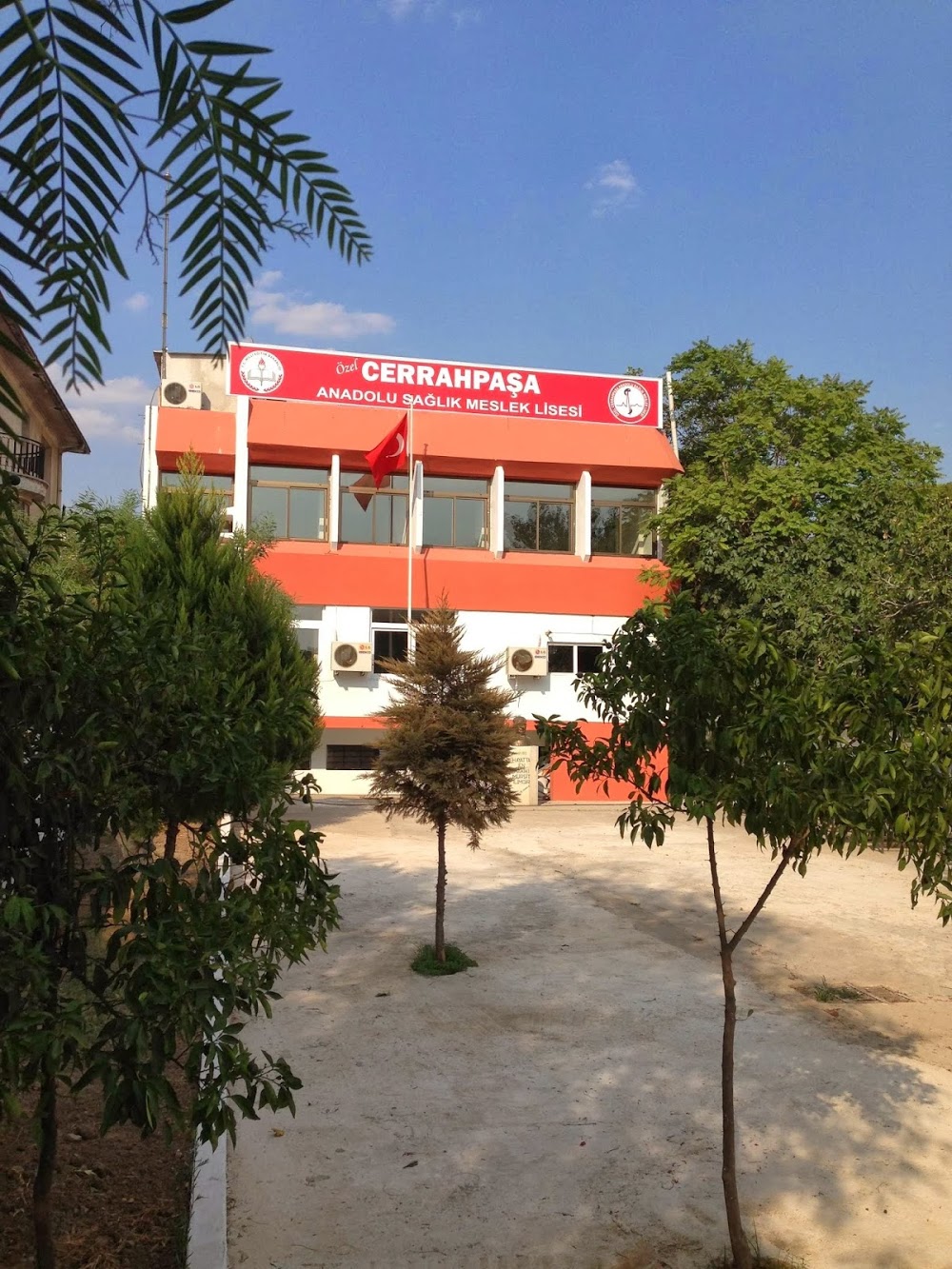 Özel Bayraklı Anadolu Sağlık Meslek Lisesi Fotoğrafları 1