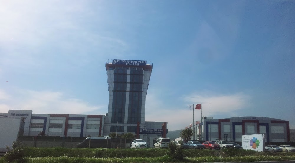 İTÜ Geliştirme Vakfı Okulları Özel İzmir Ortaokulu fotoğraf 3