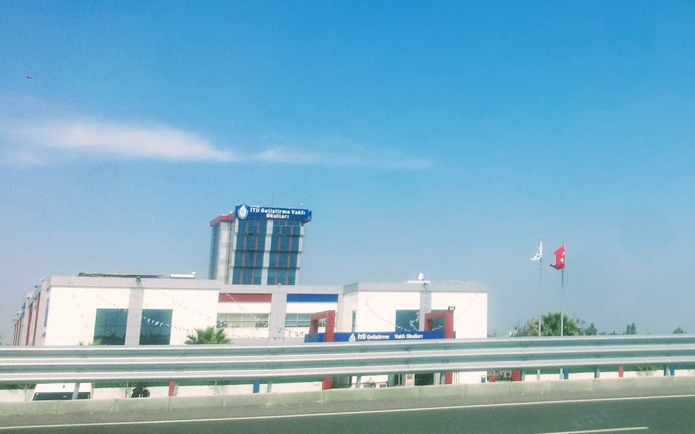 İTÜ Geliştirme Vakfı Okulları Özel İzmir Ortaokulu fotoğraf 1
