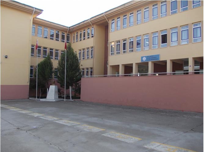 Kemalpaşa 75.Yıl Ortaokulu kampüs fotoğrafı