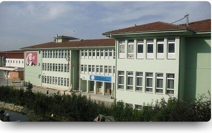 Kemerburgaz Şehit Er Sinan Şen Ortaokulu kampüs fotoğrafı