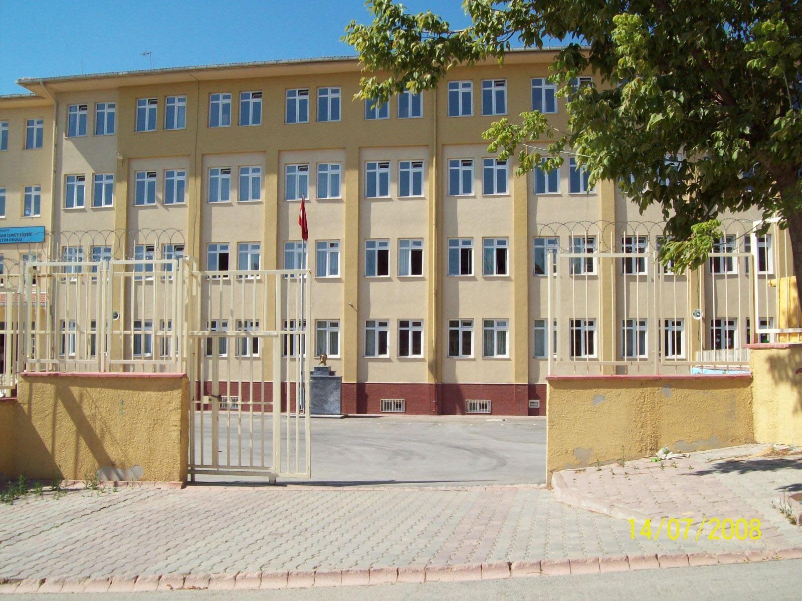 Kemerdere İsmihan Ismet Suzer Ortaokulu kampüs fotoğrafı