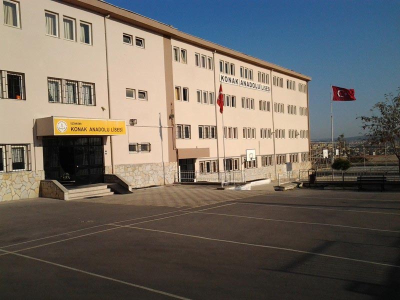 İzmir Konak Anadolu Lisesi kampüs fotoğrafı