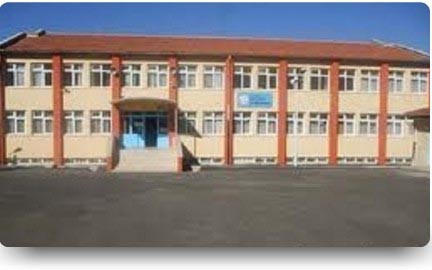 Kutludugun Ortaokulu kampüs fotoğrafı