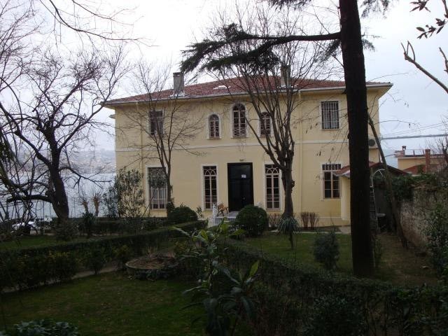 Kuzguncuk İlkokulu kampüs fotoğrafı