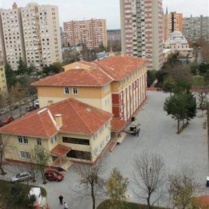 Medeni Berk İlkokulu kampüs fotoğrafı
