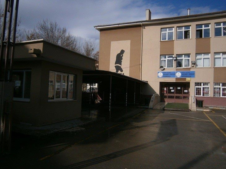 Melek Özen İlkokulu kampüs fotoğrafı